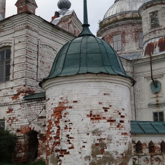 Угловые башни