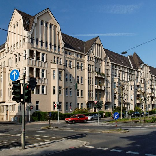 Schorlemerstraße 1, Luegallee 66–74
