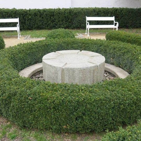 Kašna v zahradě u radnice ve Stříbře