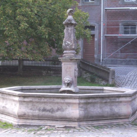 Brunnen Hauptstraße 48; Ringstraße 34 in Ahorn