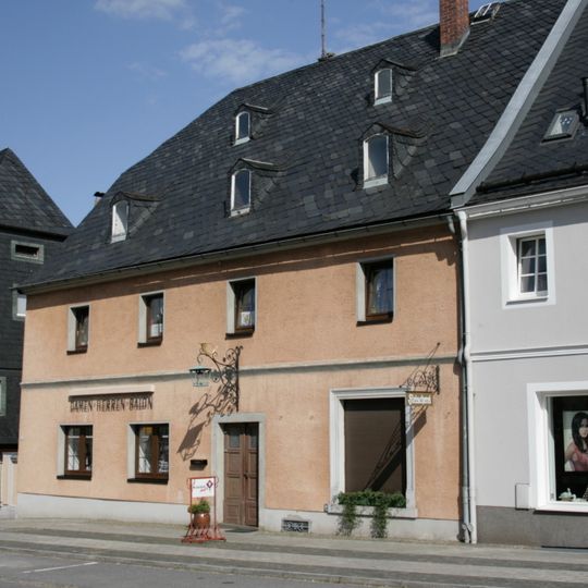 Wohnhaus in halboffener Bebauung Hauptstraße 1