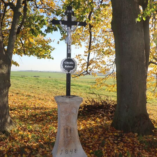 Kříž u silnice u Klučova