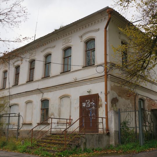 Дом жилой с магазином