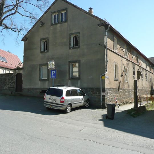 Dreiseithof mit Wohnstallhaus, Scheune und Seitengebäude Mittelweg 1