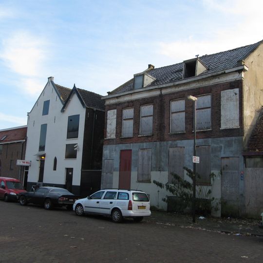 Kwakkelstein: dubbel pakhuis