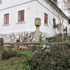 Boží muka u domu 90 ve Všemilech