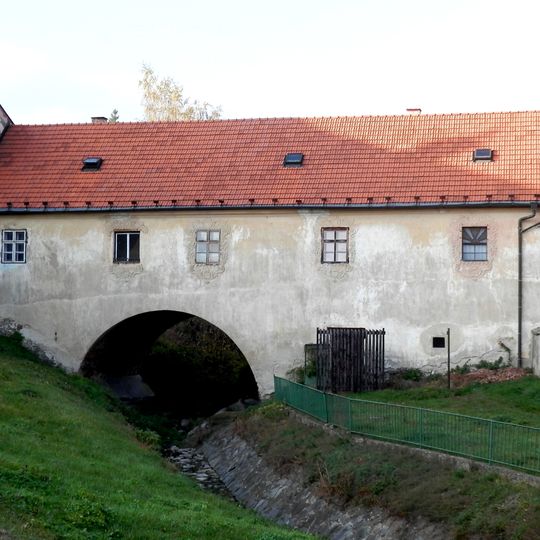 Dessewffyovský kaštieľ, stavba priechodová