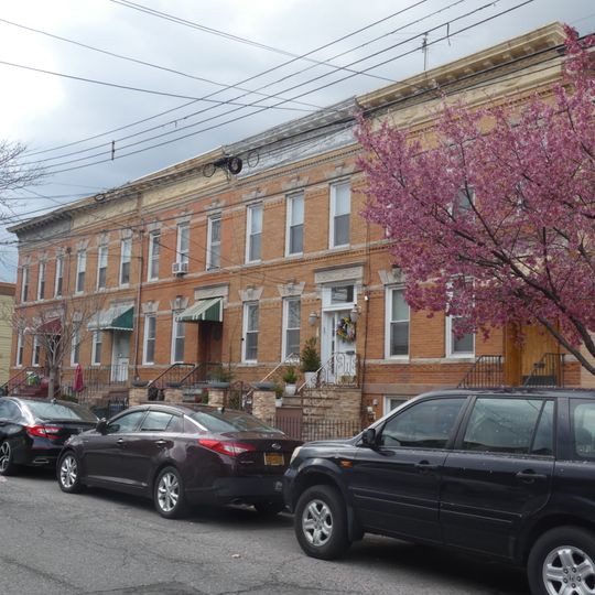 68th Avenue–64th Place Historic District