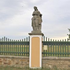 Alegorická socha Září v ohradě zámecké zahrady ve Veltrusech