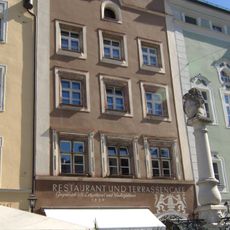 Ehemaliges Wachszieher- und Lebzelterhaus, jetzt Wohn- und Geschäftshaus