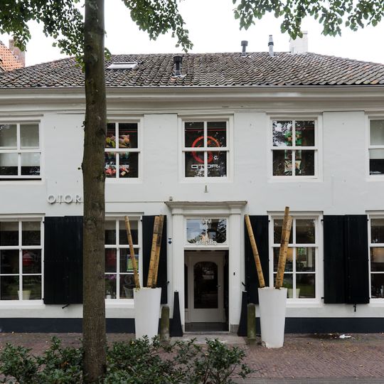 Winkel-woonhuis