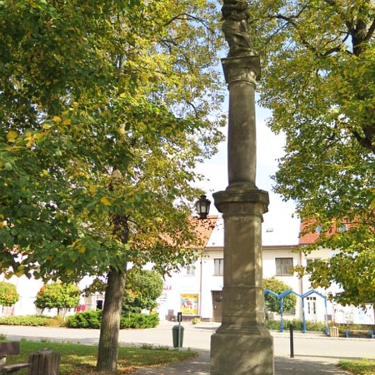 Sloup se sochou Panny Marie s Jezulátkem