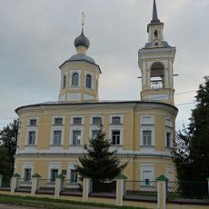 Ограда церкви Преображения с двумя воротами