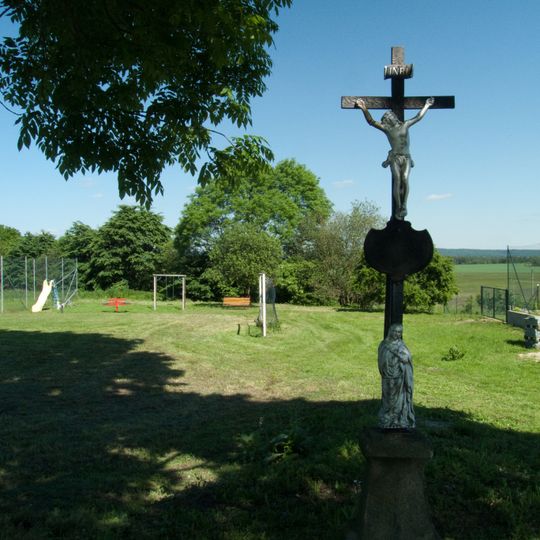 Kříž ve Višňové u hřiště