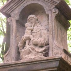 Boží muka u rozcestí u silnice z Milešova do Kostomlat