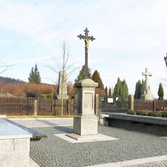 Kříž před hřbitovem ve Velkém Šenově