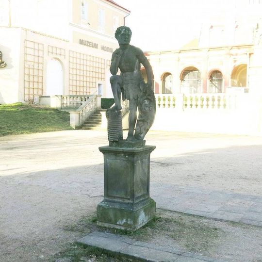 Alegorická socha Afrika před salou terrenou zámku v Klášterci nad Ohří