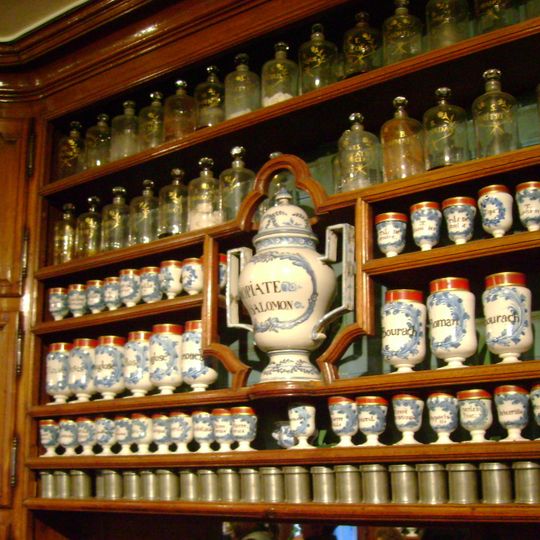 Apothicairerie de l'hôtel-Dieu de Bourg-en-Bresse