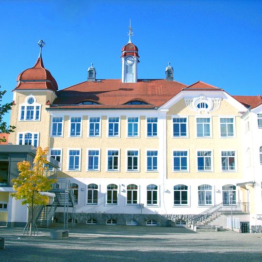 Ernst-Rietschel-Schule und Turnhalle Dr.-Michael-Straße 2
