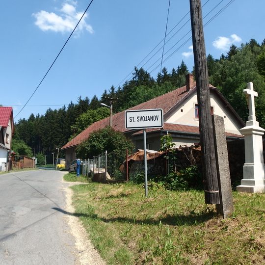 Kříž jižně od Skalského Dvoru u křižovatky