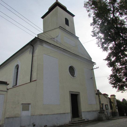 Kříž u kostela sv. Petra a Pavla v Popelíně