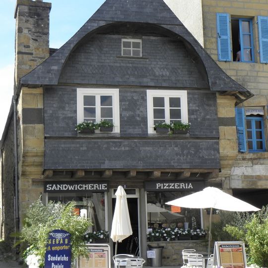 Maison, 5 place des Fusillés-et-Résistants