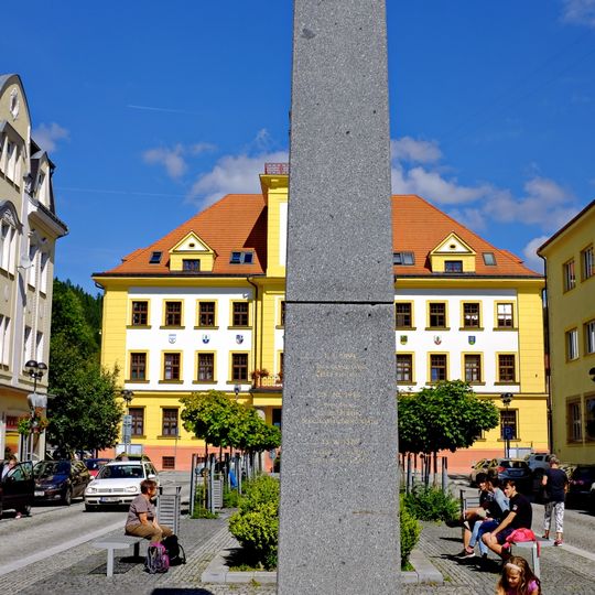 Pomník významných událostí na náměstí 28. října v Kraslicích