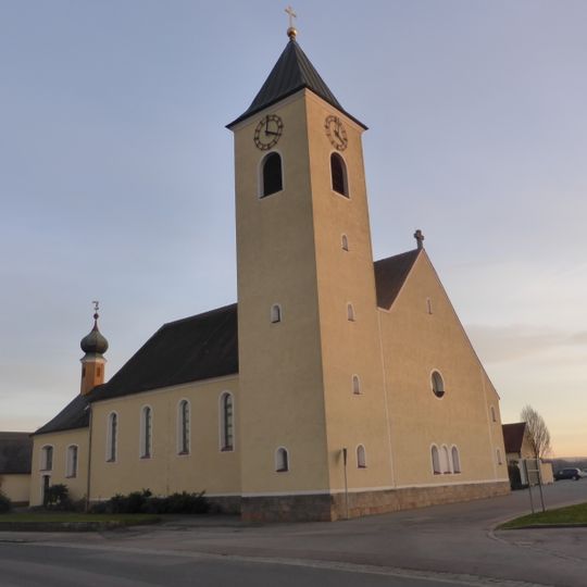 Katholische Pfarrkirche St. Georg und Aussegnungshalle