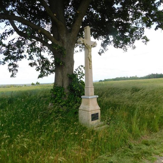 Kříž mezi Těškovicemi a Skoranovicemi