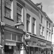 Huis onder schilddak