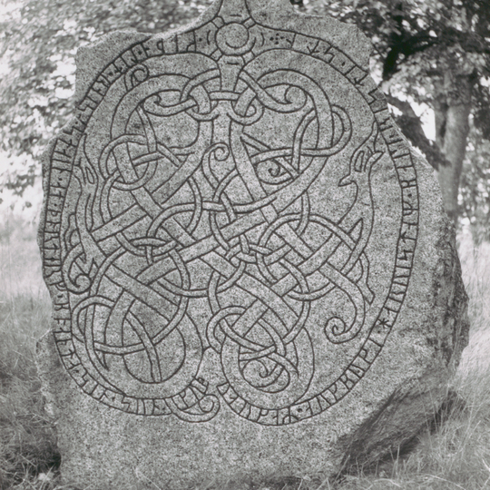 Uppland Runic Inscription 744