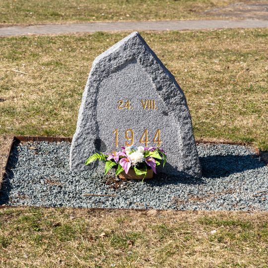 Pomník obětem náletu spojeneckých vojsk