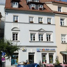 Wohn- und Geschäftshaus