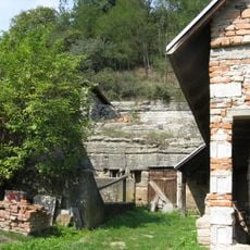 Ľudový dom a pivnica, pivnica skalná