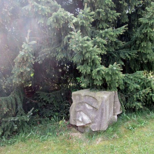 Plastika v areálu nemocnice Plzeň - Lochotín V