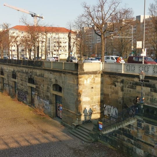 Hochuferbefestigungen und Elbpromenade in Dresden