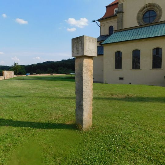 Kaplička Korunování Panny Marie na nádvoří areálu poutního místa na Velehradě