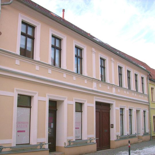 Wohnhaus in geschlossener Bebauung Spremberger Straße 17
