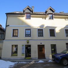 Wohn- und Geschäftshaus