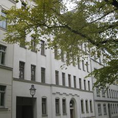Mietshaus in geschlossener Bebauung Sebastian-Bach-Straße 22