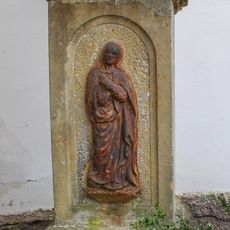 Kříž v Bartoňově vedle hlavní silnice