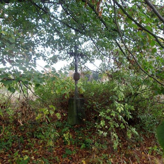 Kříž ve Slavětíně u rozcestí