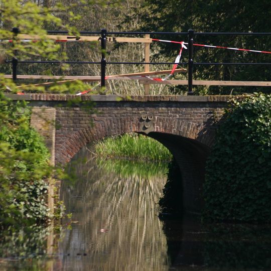Kasteel Duivenvoorde: Brug over de ringsloot