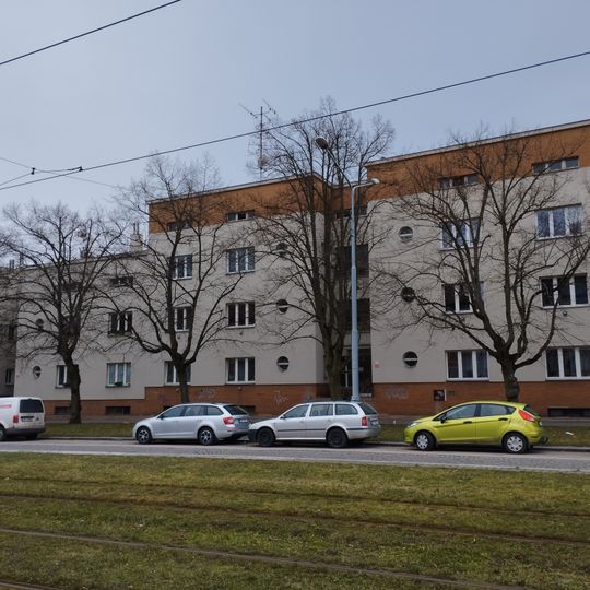 Blok domů Slovanská alej 10 - 14 a zahrada