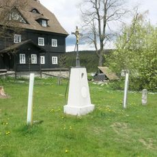 Kříž u Panského domu v Jizerce