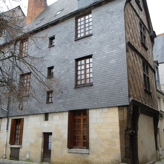 Maison, 1 place des Carmes, Rue Littré
