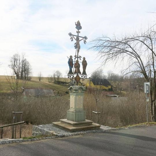 Kříž u silnice v severní části Království