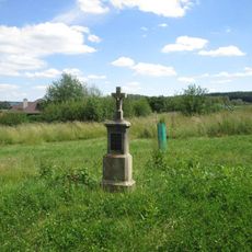 Kříž západně od Božejova u mostu