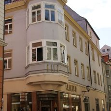 Wohn- und Geschäftshaus, ehemalige Löwenapotheke