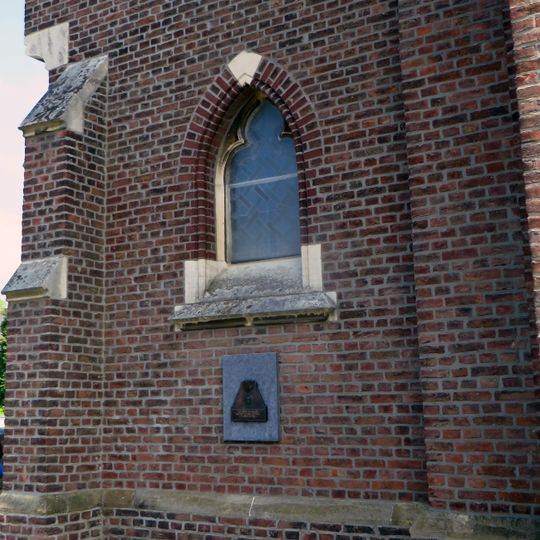 Monument bij de St.‐Petrus en Pauluskerk